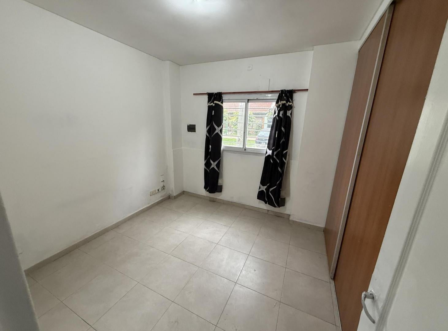 Foto de PH de 2 ambientes con patio y parrilla, planta baja al frente- Wilde, imagen 2