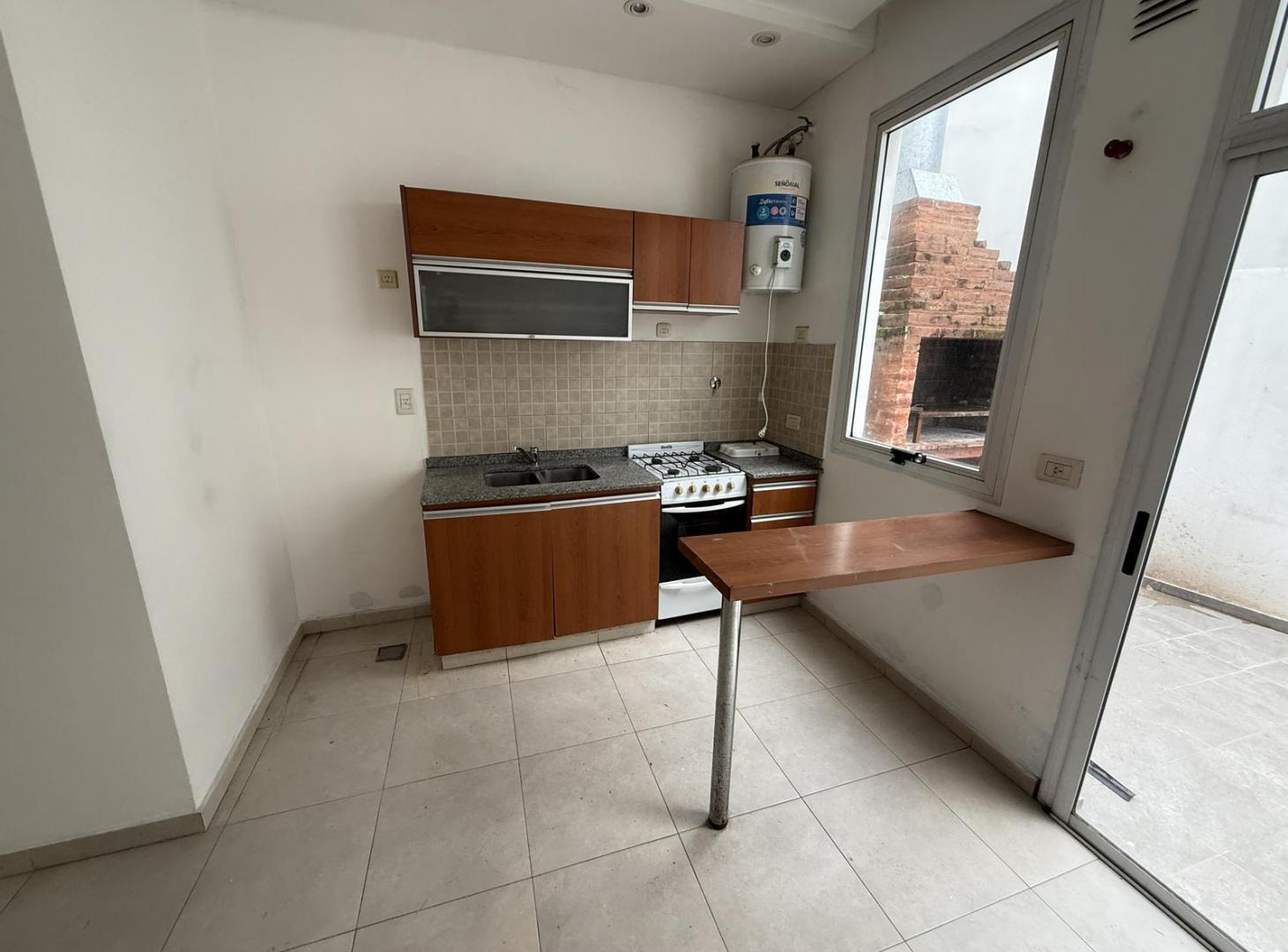 Foto de PH de 2 ambientes con patio y parrilla, planta baja al frente- Wilde, imagen 1