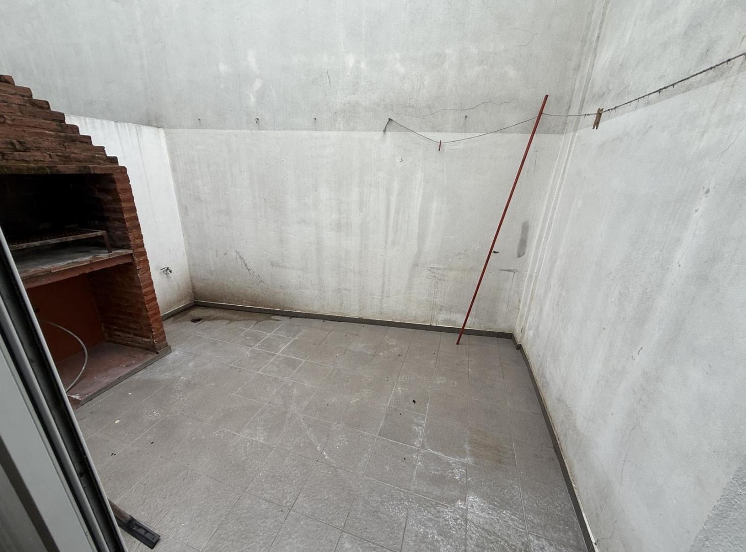 Foto de PH de 2 ambientes con patio y parrilla, planta baja al frente- Wilde, imagen 3