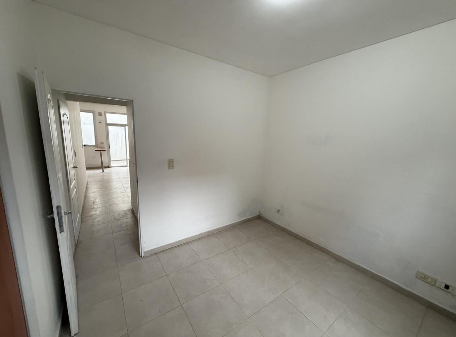 Foto de PH de 2 ambientes con patio y parrilla, planta baja al frente- Wilde, imagen 4