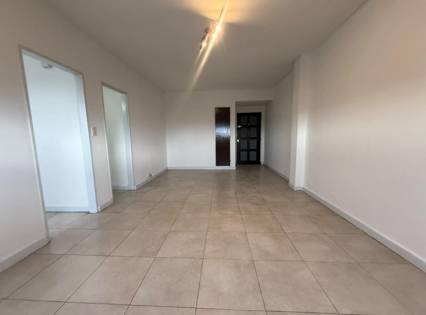 Foto de Departamento en alquiler de 3 ambientes con excelente ubicación -Wilde, imagen 1