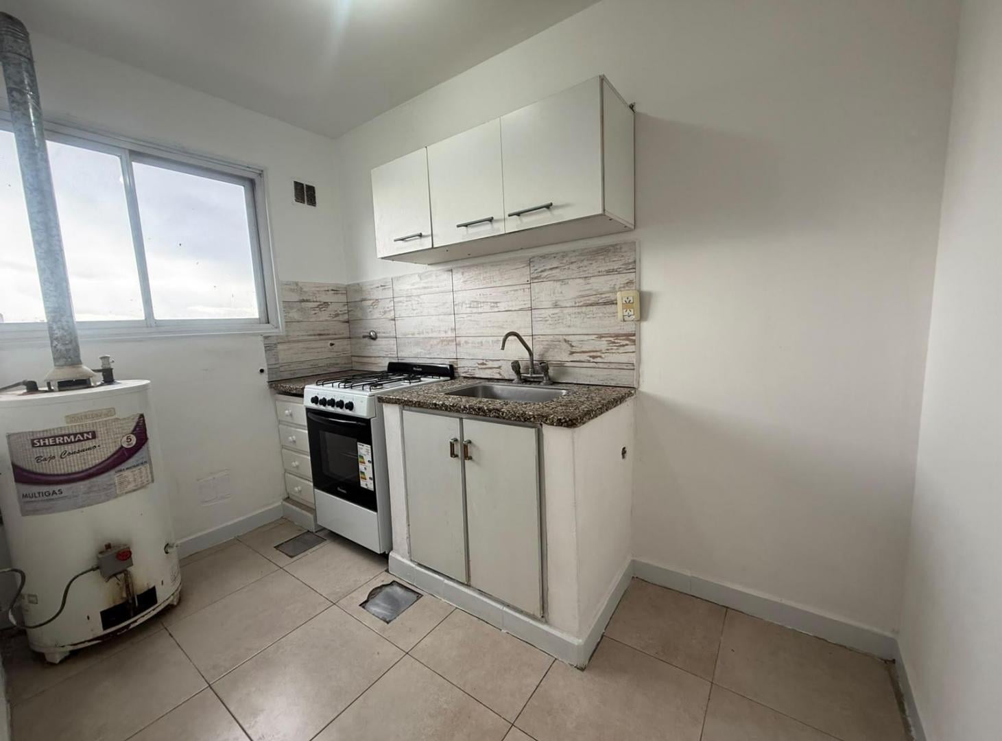 Foto de Departamento en alquiler de 3 ambientes con excelente ubicación -Wilde, imagen 2