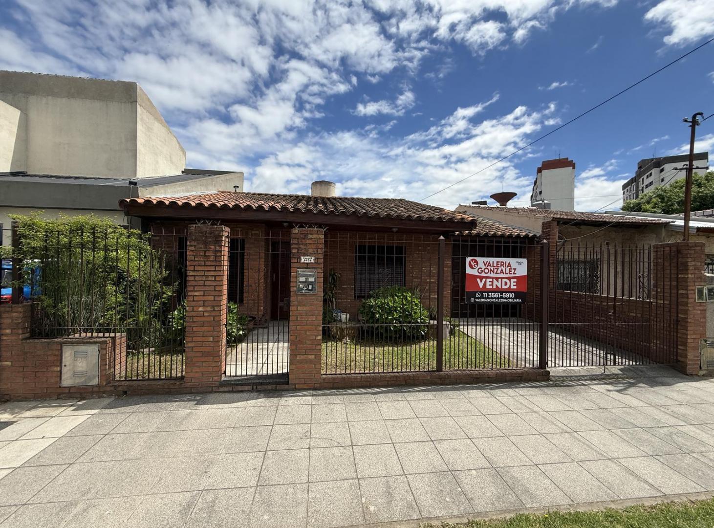 Foto de Casa 4 ambientes con fondo libre en Wilde, imagen 2
