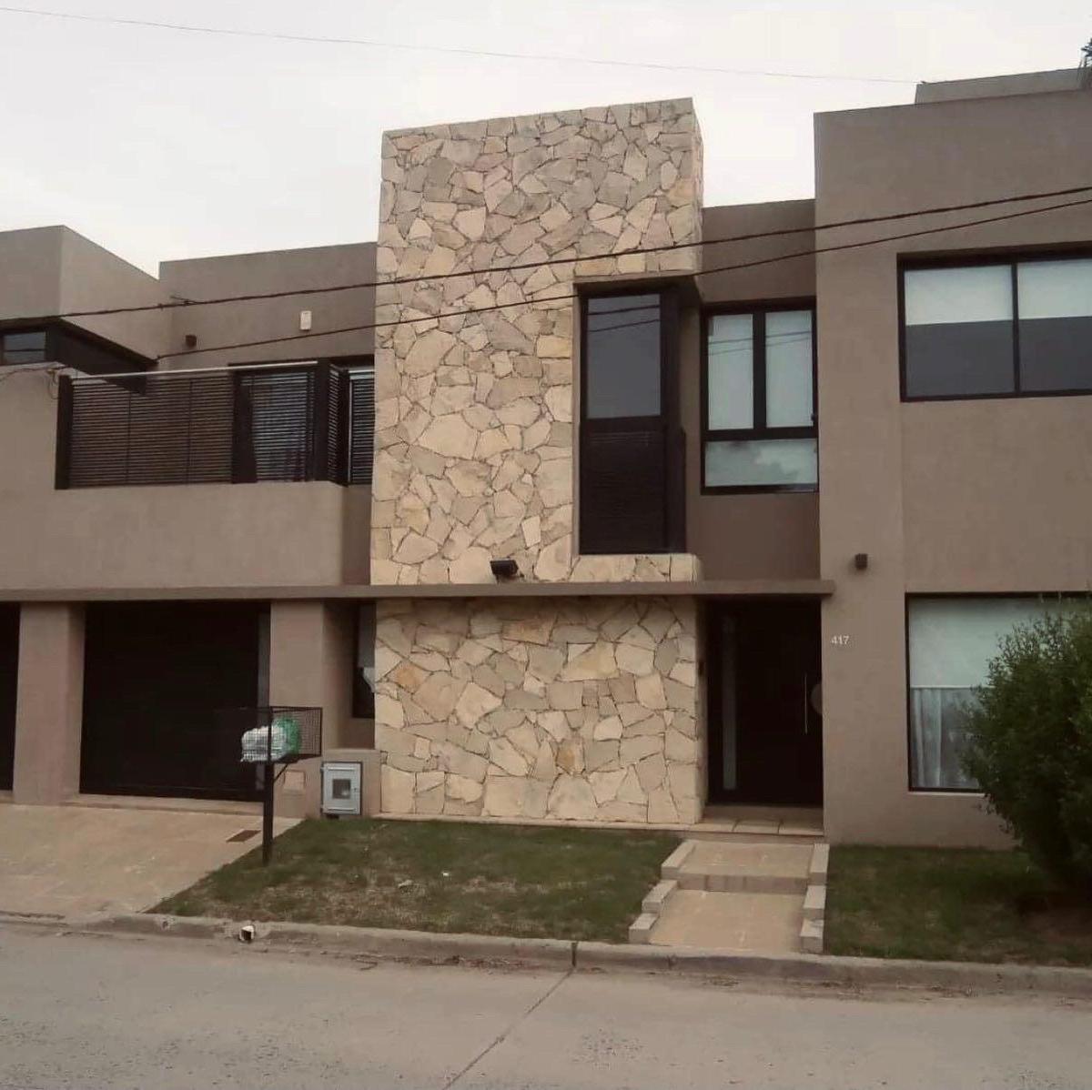 Hermosa Casa Moderna de 4 Amb. Acepta Permuta de Menor Valor! en Brandsen 4