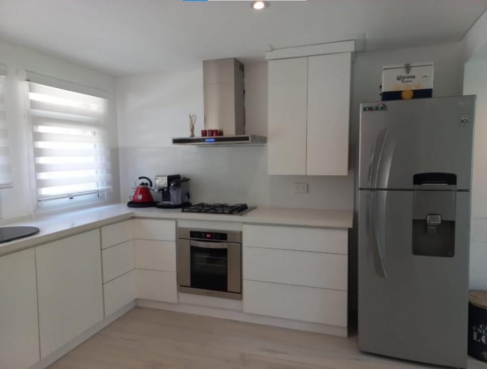 NUEVO VALOR!!EN BARRIO CERRADO CENTRICO DE ADROGUE TRIPLEX DE 4 AMB C/COCHERA
