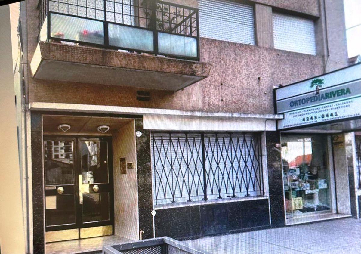 AMPLIO DPTO. DE 4 AMB CON BALCÓN AL FRENTE, RIVERA 375, P3 UA. L. DE ZAMORA