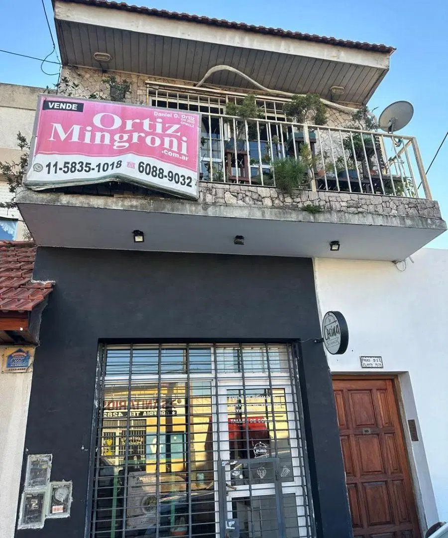 LOCAL EN ALQUILER CON VIDRIERA, PERSIANA ABIERTA 2