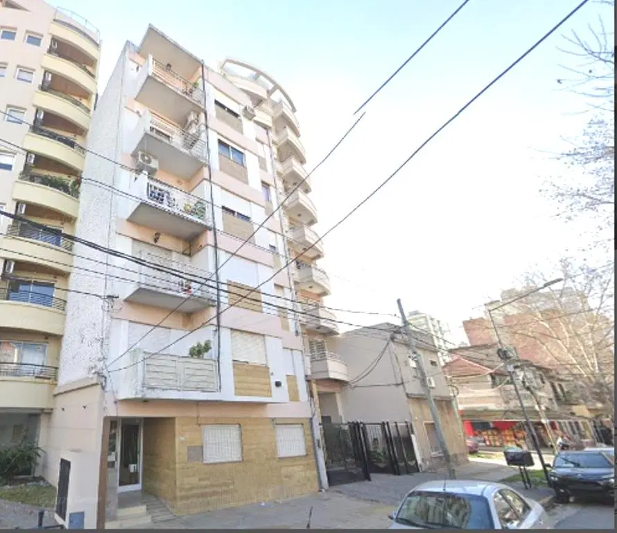 DPTO DE 3 AMB. C/ 2 PATIOS . MINISTRO BRIN AL 3200 A 5 CUADRAS DE LA ESTACIÓN 4