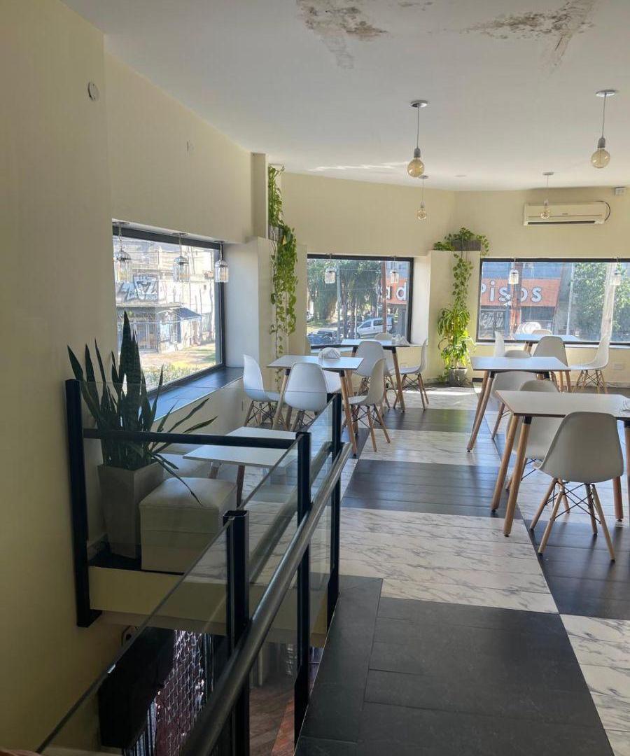 Foto de VENTA LOCAL ESCALADA EN EXCELENTE ESQUINA - AV. HIPÓLITO YRIGOYEN 6600, imagen 3