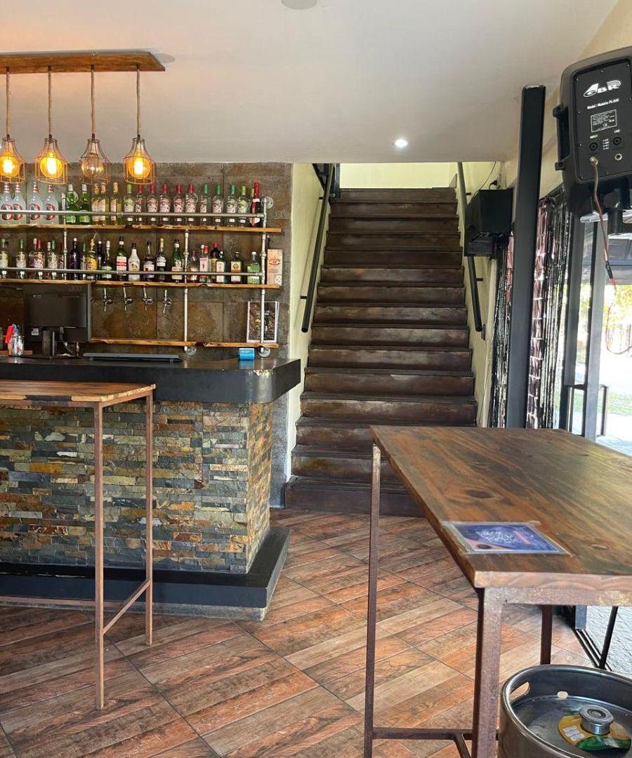 Foto de VENTA LOCAL ESCALADA EN EXCELENTE ESQUINA - AV. HIPÓLITO YRIGOYEN 6600, imagen 5