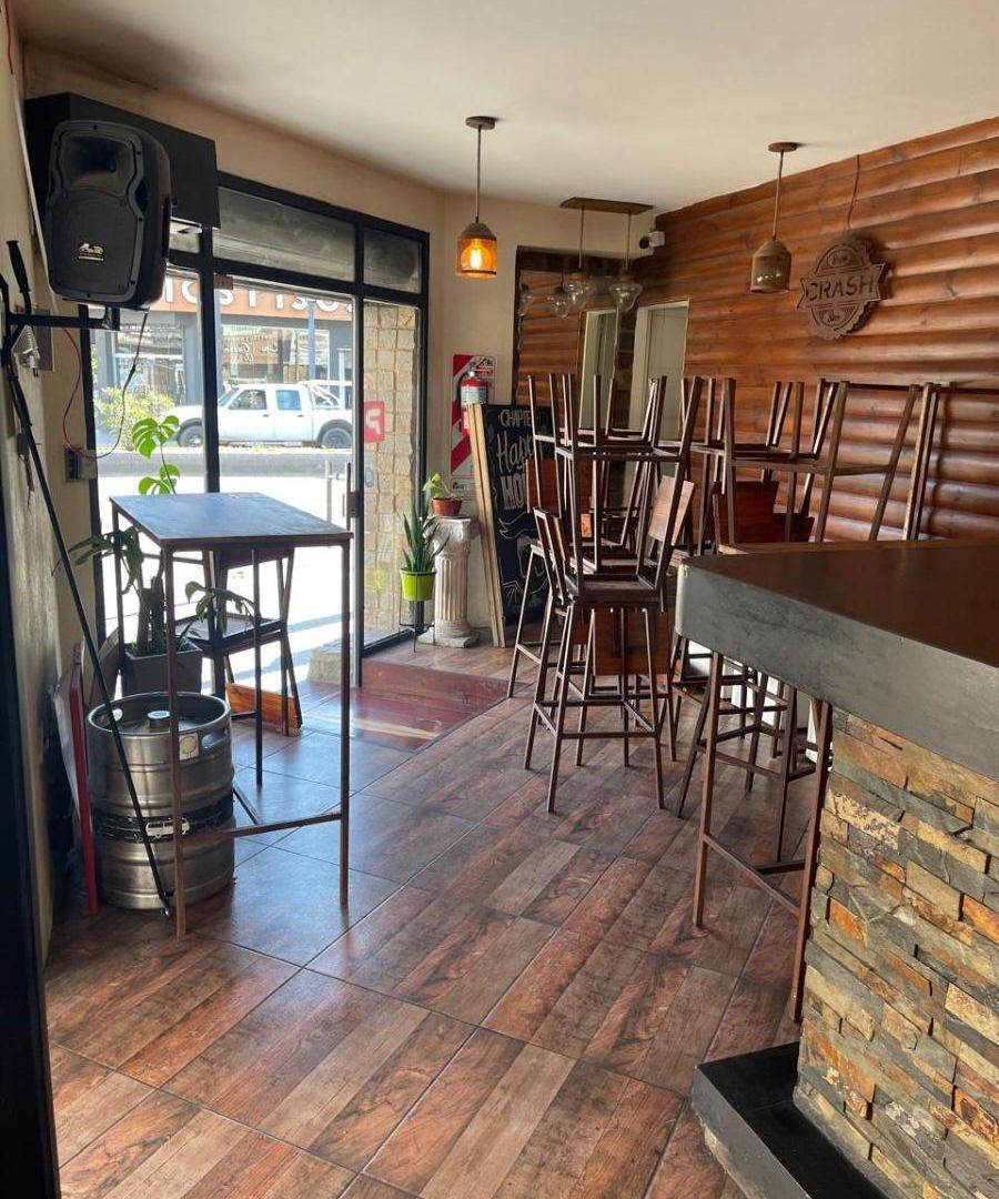 Foto de VENTA LOCAL ESCALADA EN EXCELENTE ESQUINA - AV. HIPÓLITO YRIGOYEN 6600, imagen 4