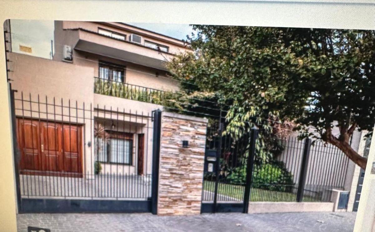 Foto de HERMOSA CASA EN VENTA TEMPERLEY JUNCAL 451, imagen 1