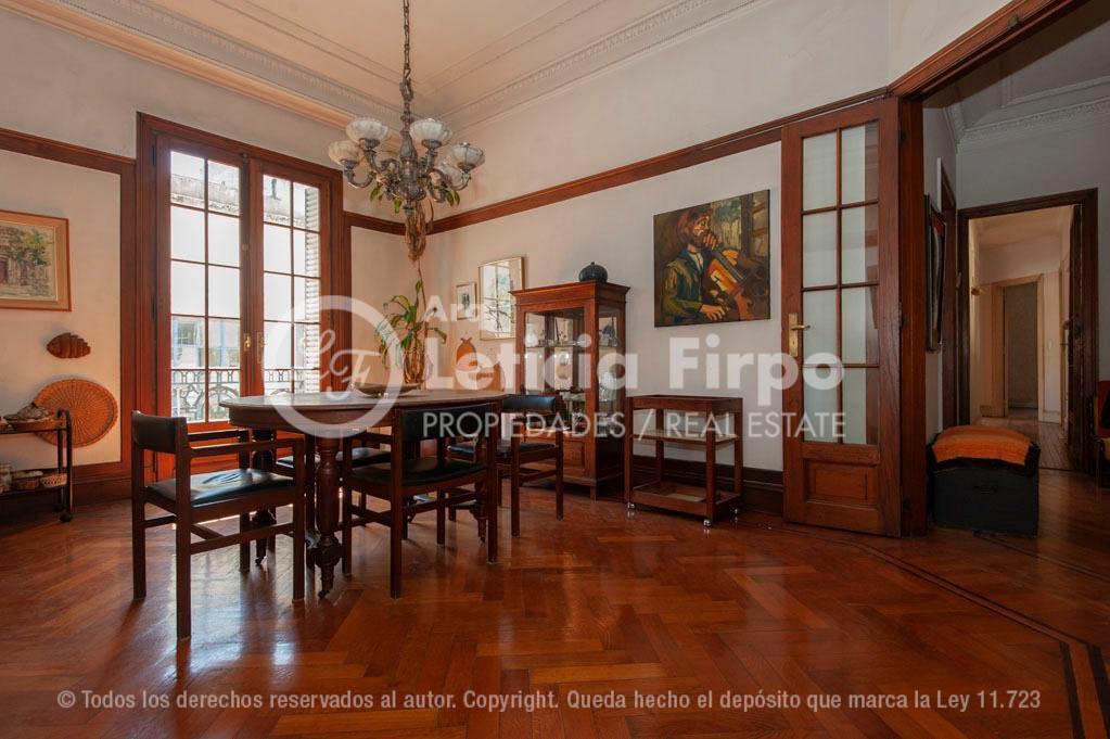 Exclusivo Departamento Neoclásico Frances. 5 Ambientes con Dependencia. 1
