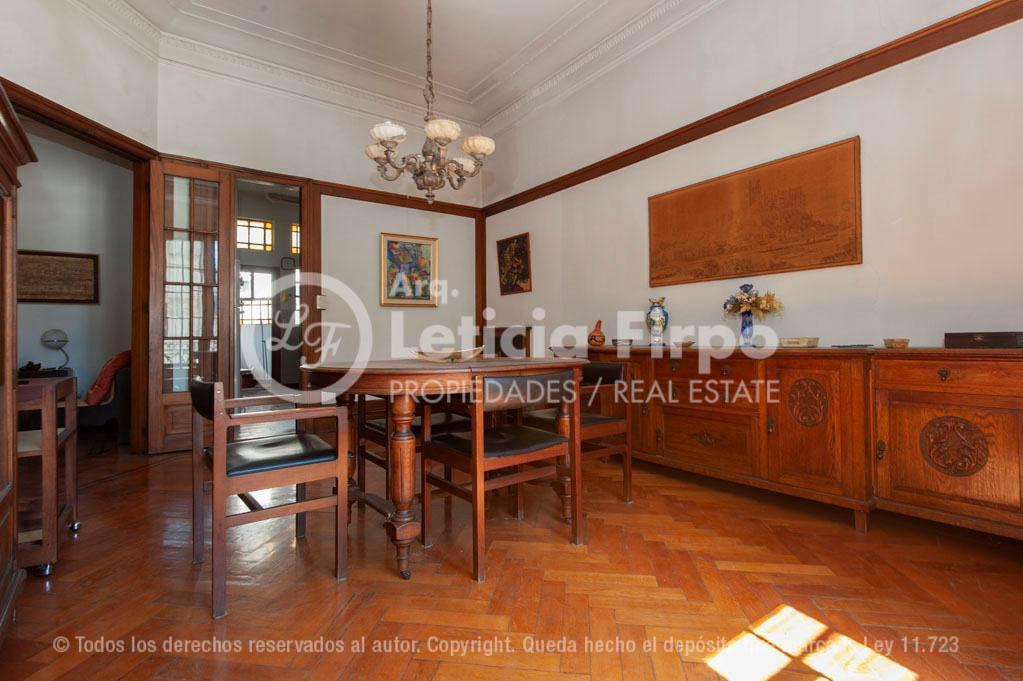 Exclusivo Departamento Neoclásico Frances. 5 Ambientes con Dependencia. 4