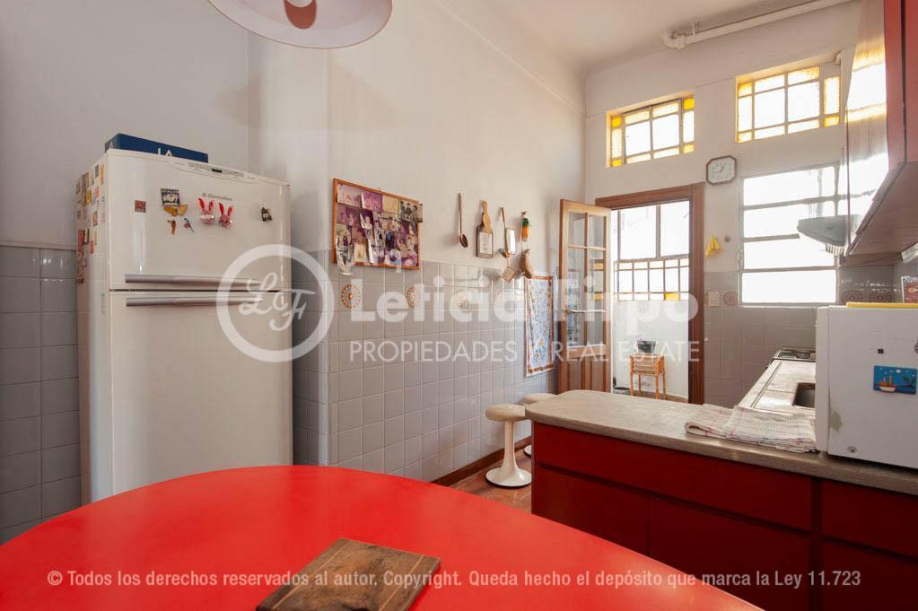 Exclusivo Departamento Neoclásico Frances. 5 Ambientes con Dependencia. 5