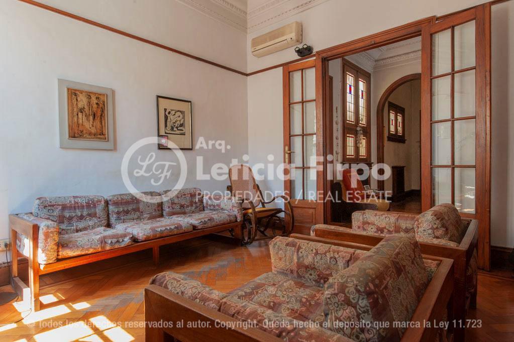 Exclusivo Departamento Neoclásico Frances. 5 Ambientes con Dependencia. 5