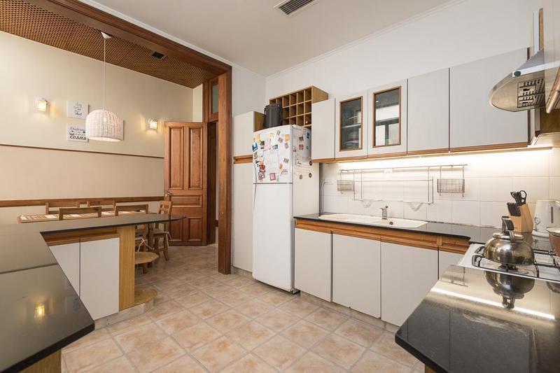 Semipiso Antiguo en Esquina, Reciclado, Impecables Detalles. Amplios y Luminosos Ambientes. 4