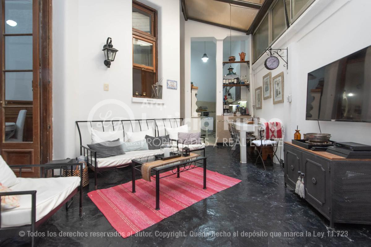 Departamento Antiguo con Dos Patios y Dependencia, Totalmente Reciclado con Hermosos Detalles. 3