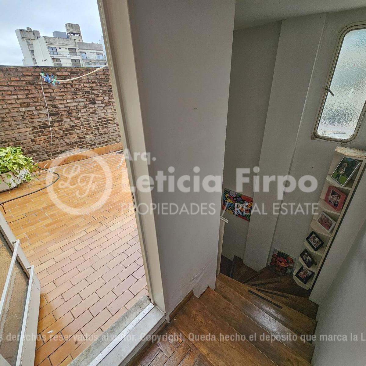 Excelente Departamento con Cochera, en Dos Plantas con Balcones y Terraza. 4