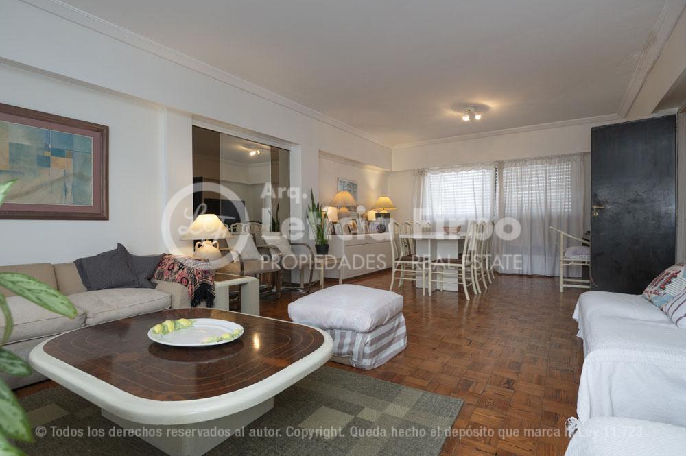 Excelente Departamento con Cochera, en Dos Plantas con Balcones y Terraza. 1