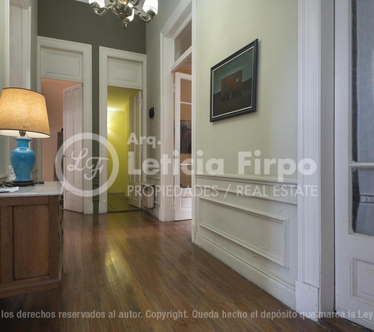 PH en Casco Histórico, Planta Baja con Patio, Amplios Ambientes. 2