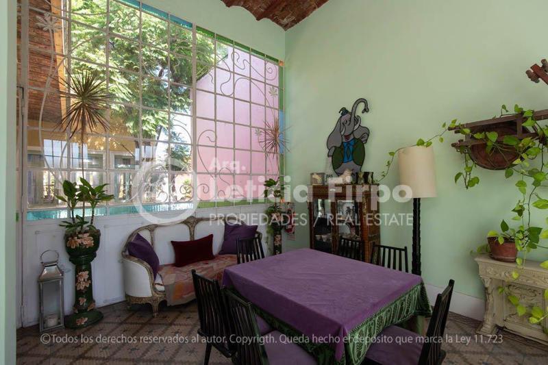 Casona Antigua de 16 Ambientes con Patios, en Tres Plantas, Íntegramente Reciclada. 4