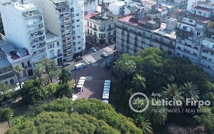 Departamento impecable, soleado con vista abierta al Parque Lezama. 2