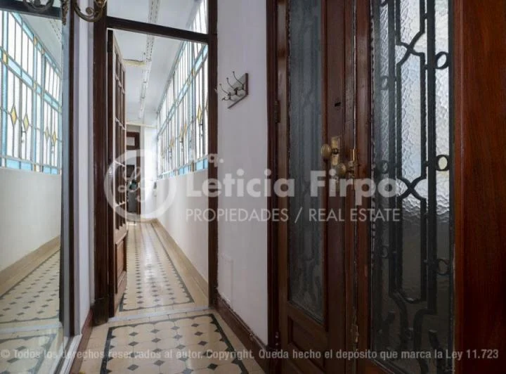 Departamento antiguo, en excelente estado. 5