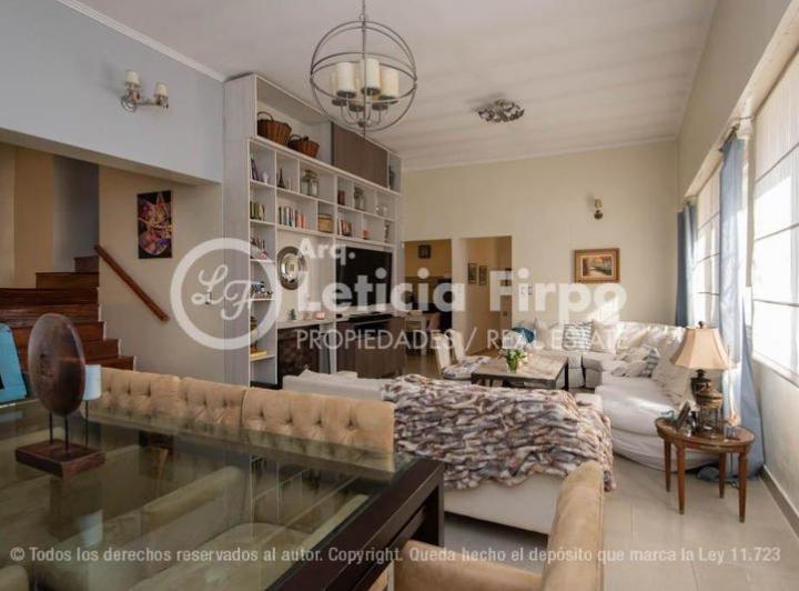 Hermosa casa Integramente reciclada, con patio y terrazas. (Acepta prop. en forma de pago) 3