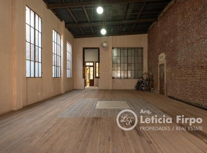 Foto de Casa antigua, restaurada. Amplios ambientes, techos altos, patios., imagen 3
