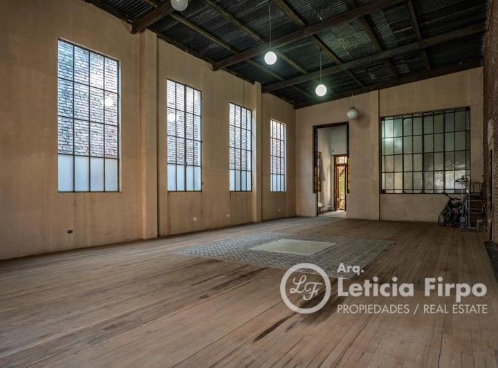 Foto de Casa antigua, restaurada. Amplios ambientes, techos altos, patios., imagen 4