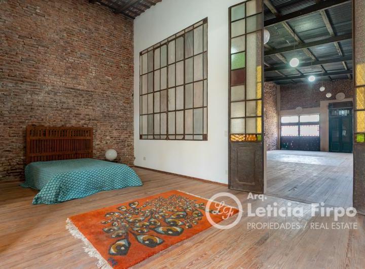 Foto de Casa antigua, restaurada. Amplios ambientes, techos altos, patios., imagen 5