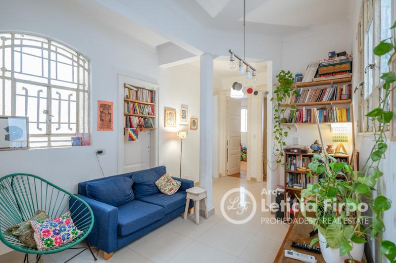 Foto de Departamento antiguo, reciclado, en excelente ubicación., imagen 2