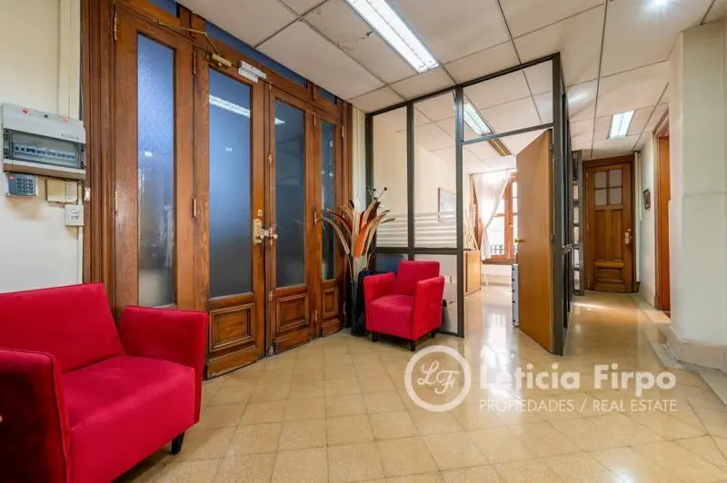 Impecable Oficina integramente reciclada, excelente ubicación. 4