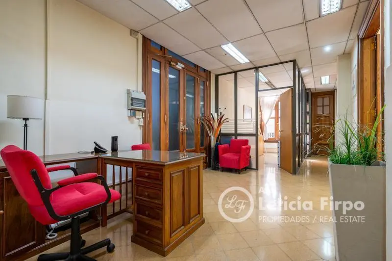 Impecable Oficina integramente reciclada, excelente ubicación. 3