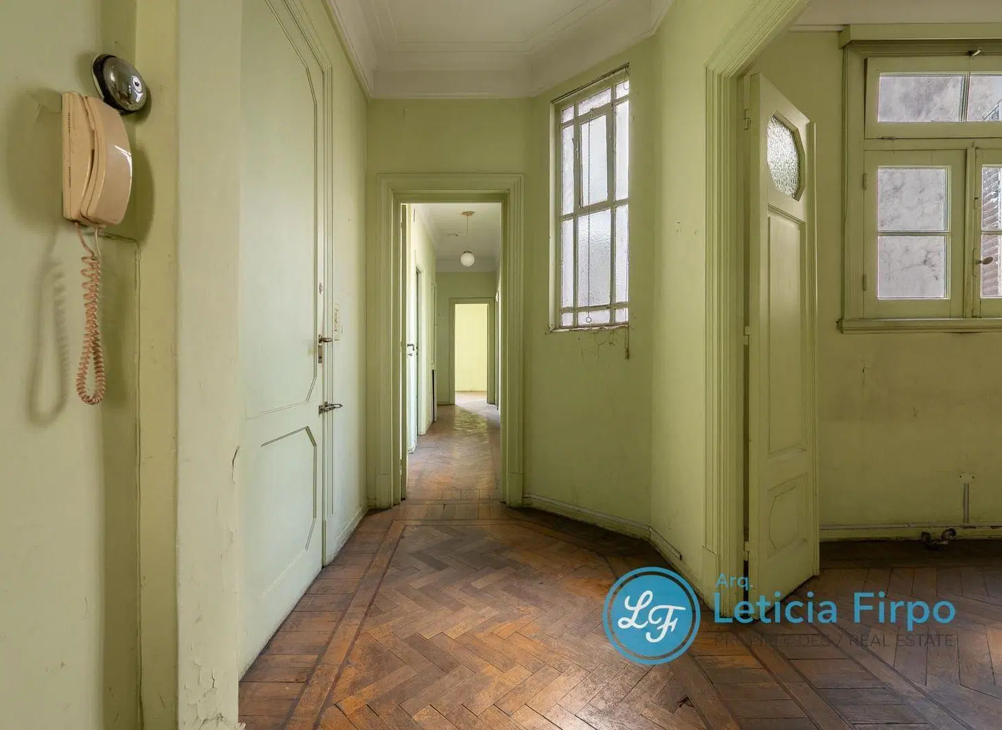 Departamento a reciclar con cochera y baulera 4