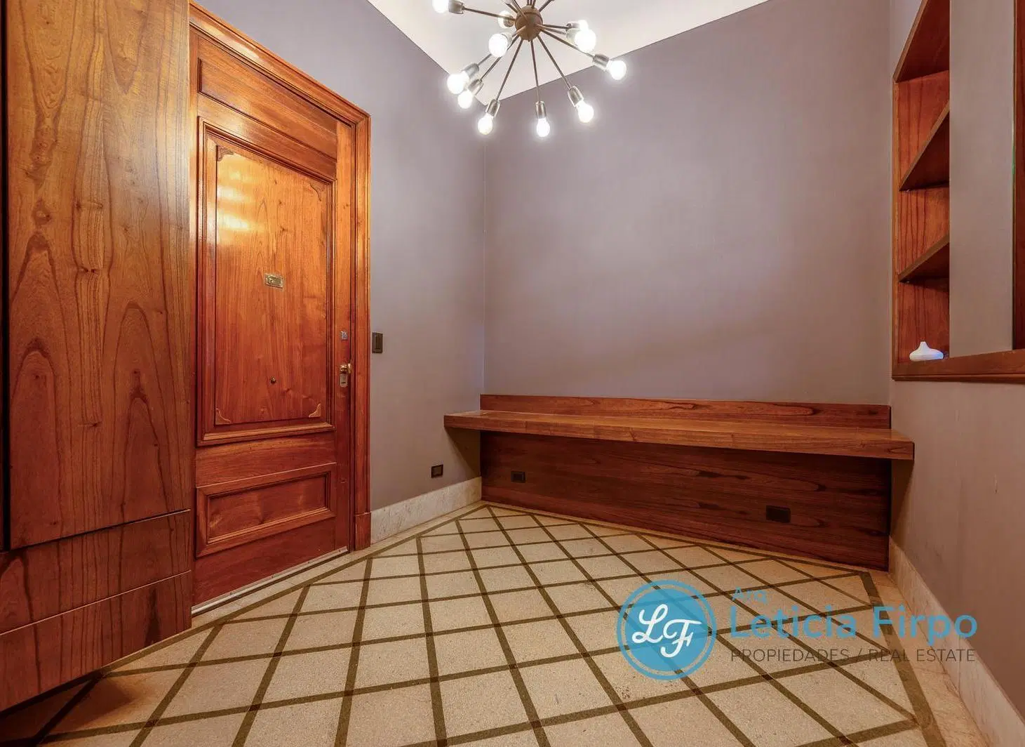 Hermoso departamento antiguo, reciclado en el "¨Pasaje Europa" 3