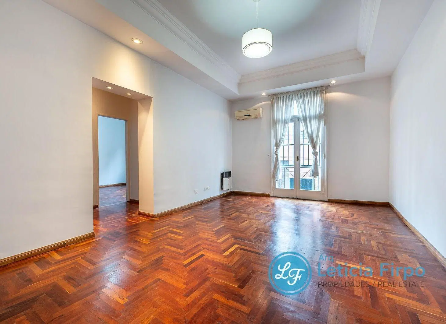 Departamento impecable, muy silencioso. 3 ambientes mas escritorio. 1