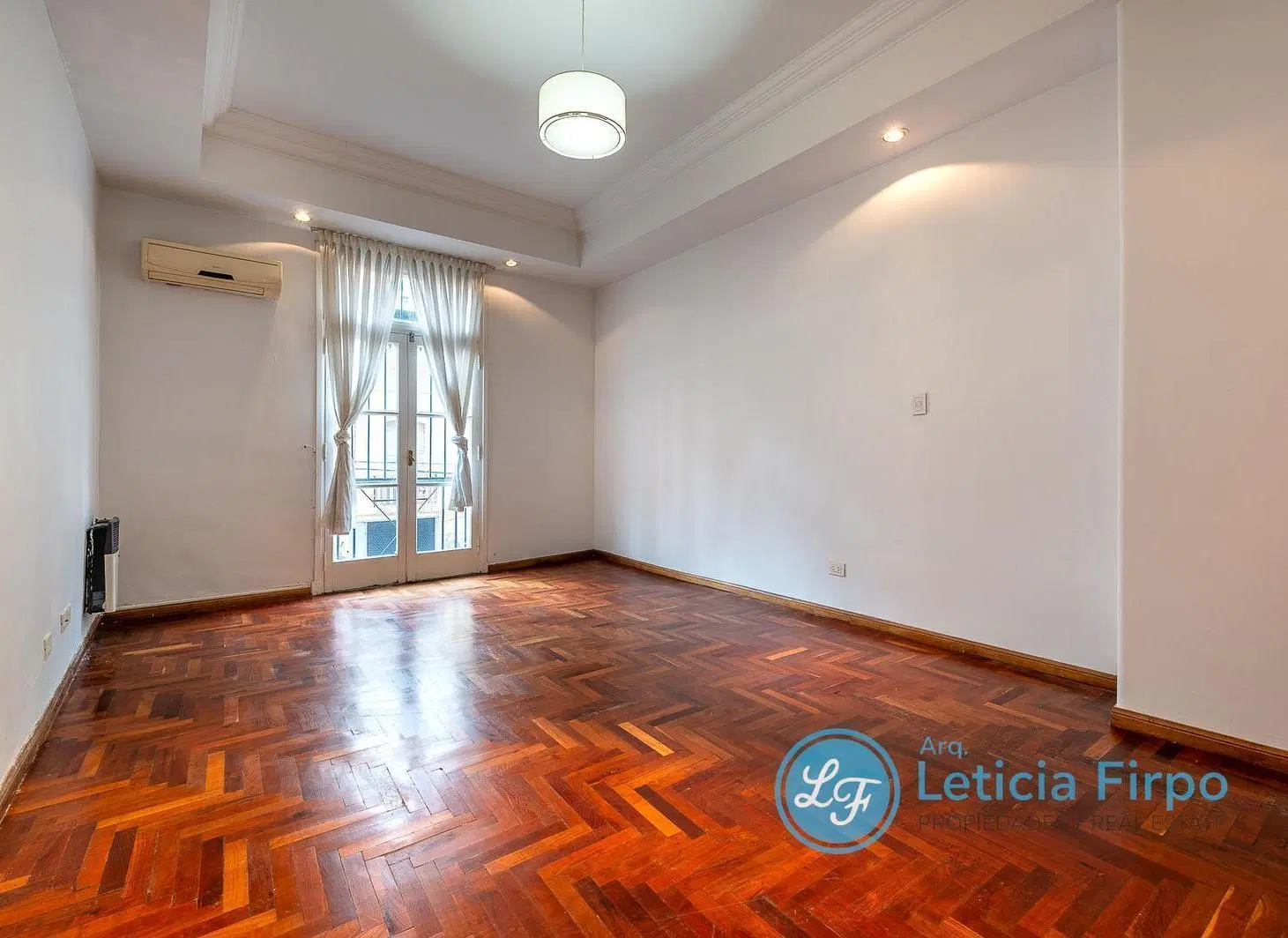 Departamento impecable, muy silencioso. 3 ambientes mas escritorio. 2