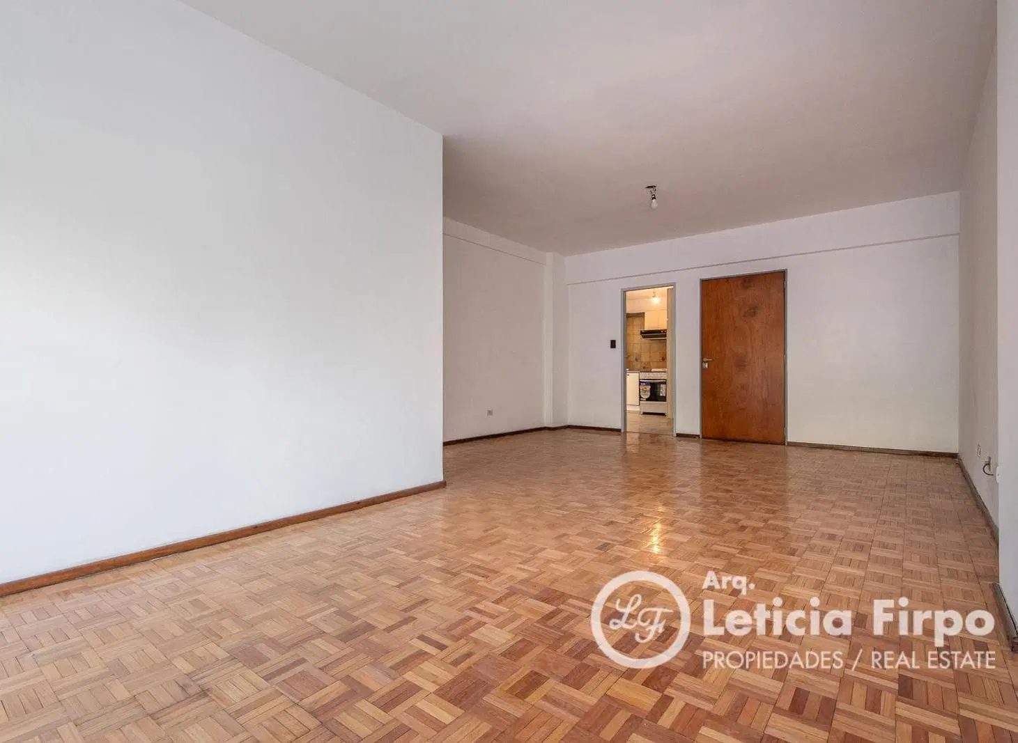 Departamento al frente con balcon, amplios ambientes, excelente zona. 4