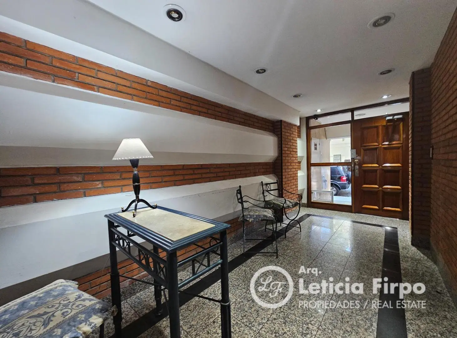 Departamento al frente con balcon, amplios ambientes, excelente zona. 1