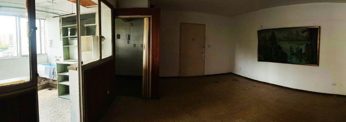 DEPARTAMENTO 3 AMBIENTES S/AVENIDA BELGRANO, COMODO. PARA HACERLE COSITAS Y QUE QUEDE UN LINDO DPTO