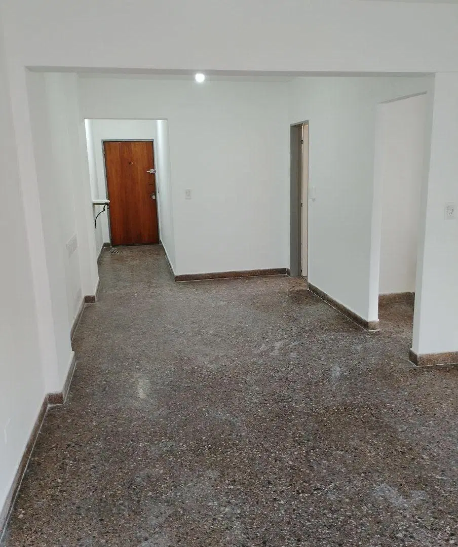 Departamento de 50 m2 con 1 dormitorio en alquiler en Balvanera, totalmente al frente, con balcón 3