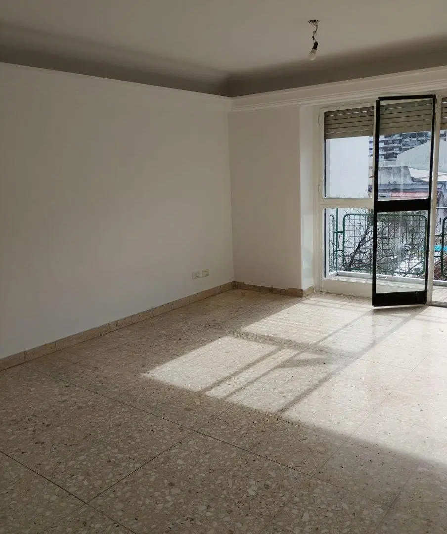 Departamento de 80 m² con 3 dormitorios en alquiler en Almagro Norte, balcón corrido al frente 1