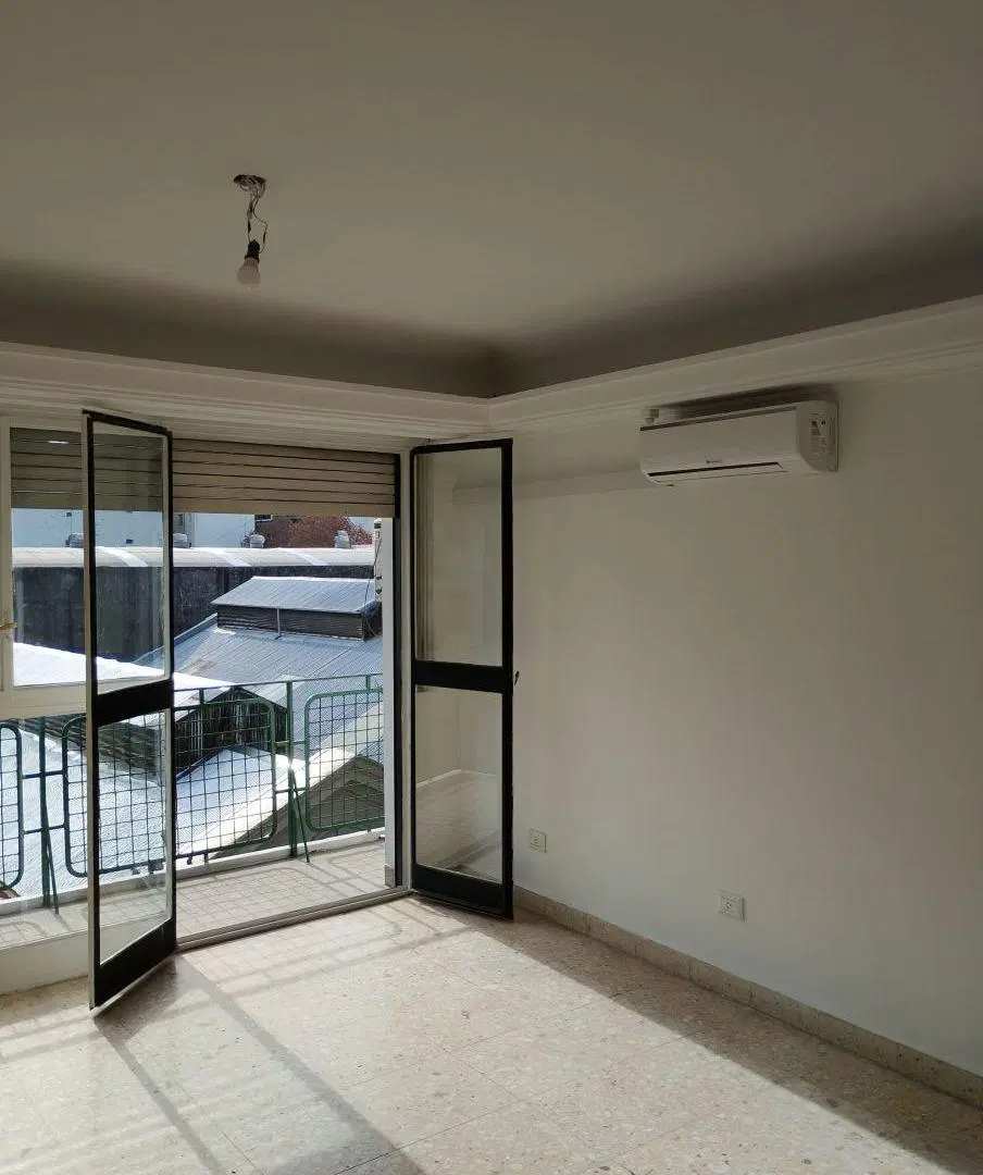 Departamento de 80 m² con 3 dormitorios en alquiler en Almagro Norte, balcón corrido al frente 2