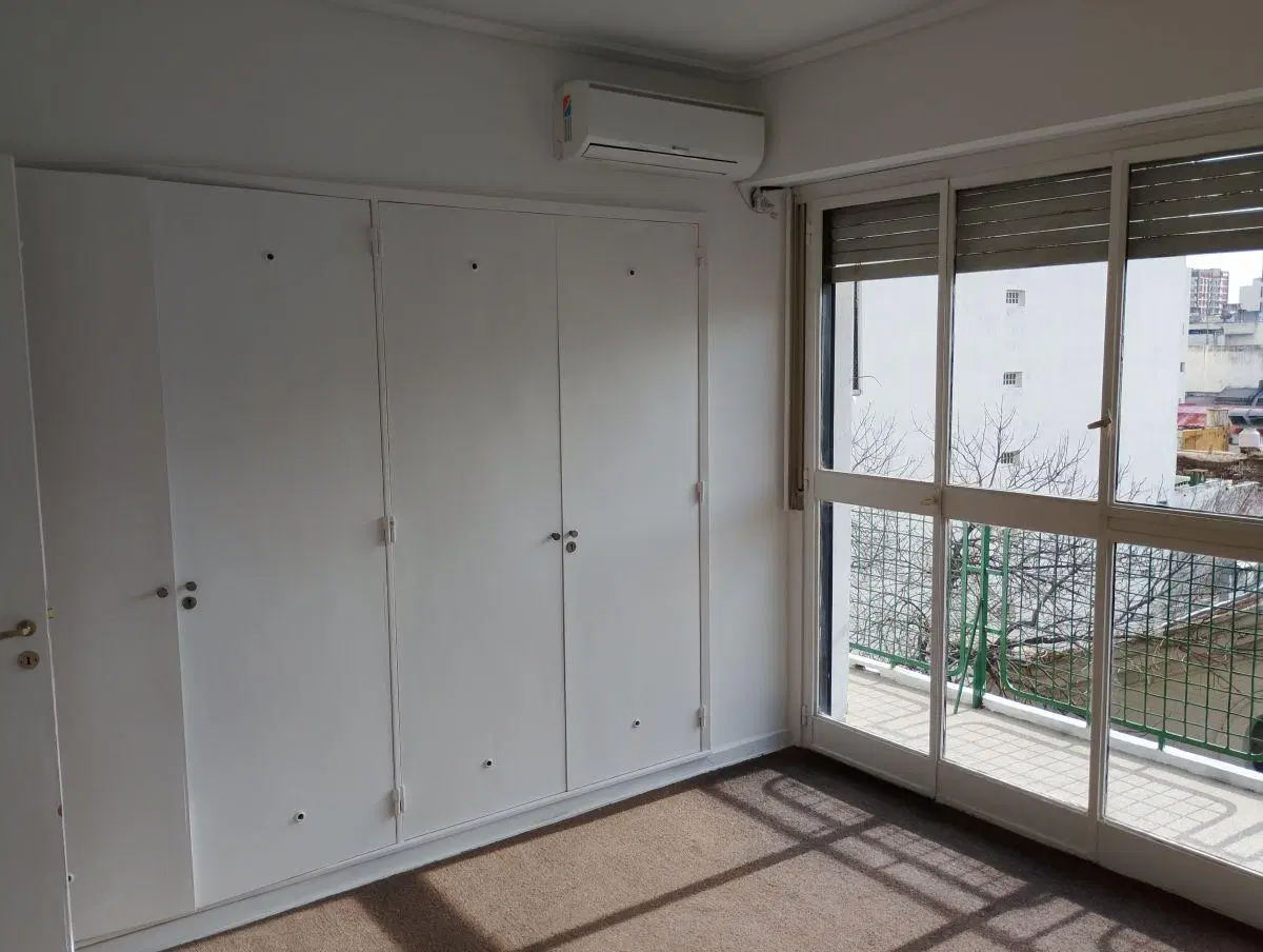 Departamento de 80 m² con 3 dormitorios en alquiler en Almagro Norte, balcón corrido al frente 3
