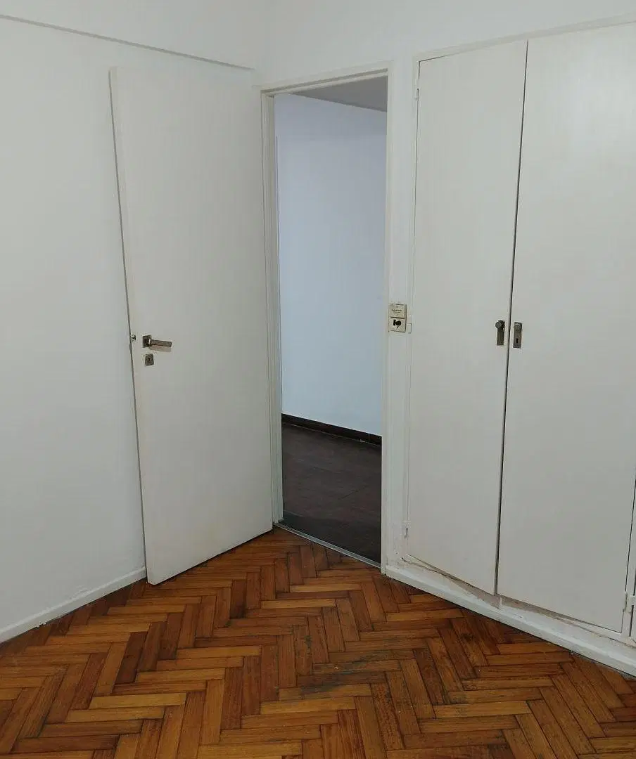 2 ambientes modestos s/Av Belgrano al 2500 4