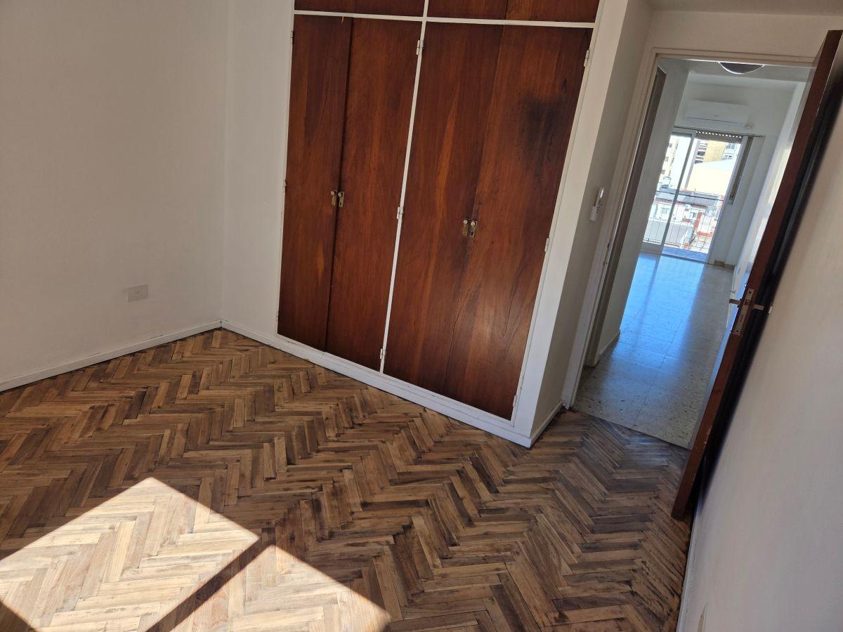 Foto de Excelente depto de dos ambientes amplios al frente con Balcón.- Todo, imagen 3