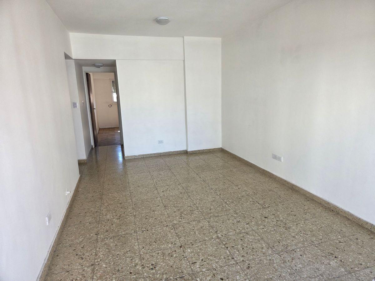 Foto de Excelente depto de dos ambientes amplios al frente con Balcón.- Todo, imagen 1