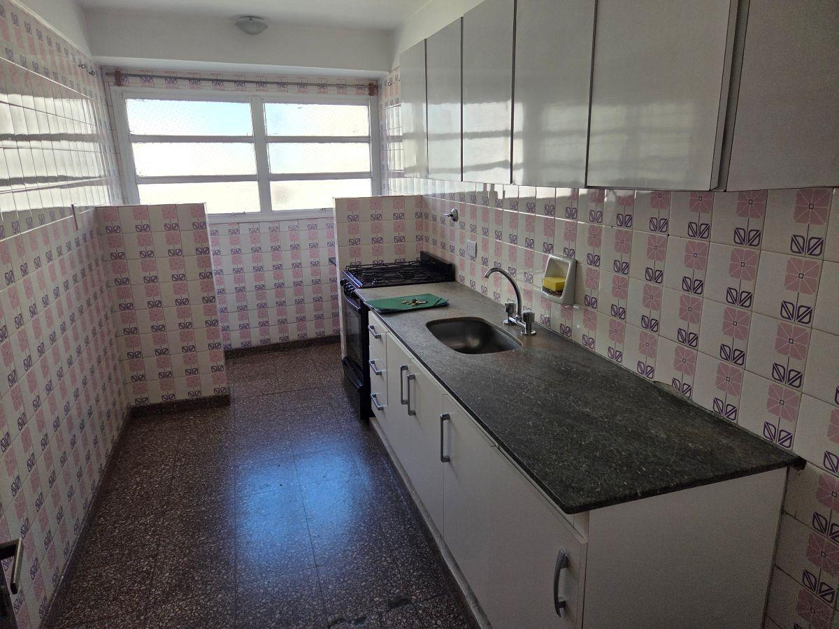 Foto de Excelente depto de dos ambientes amplios al frente con Balcón.- Todo, imagen 4
